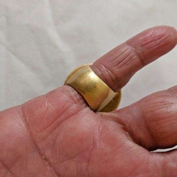 Vintage Art Deco Medallion Thick Goldtone Statement Ring Size 6 - Picture 5 of 5